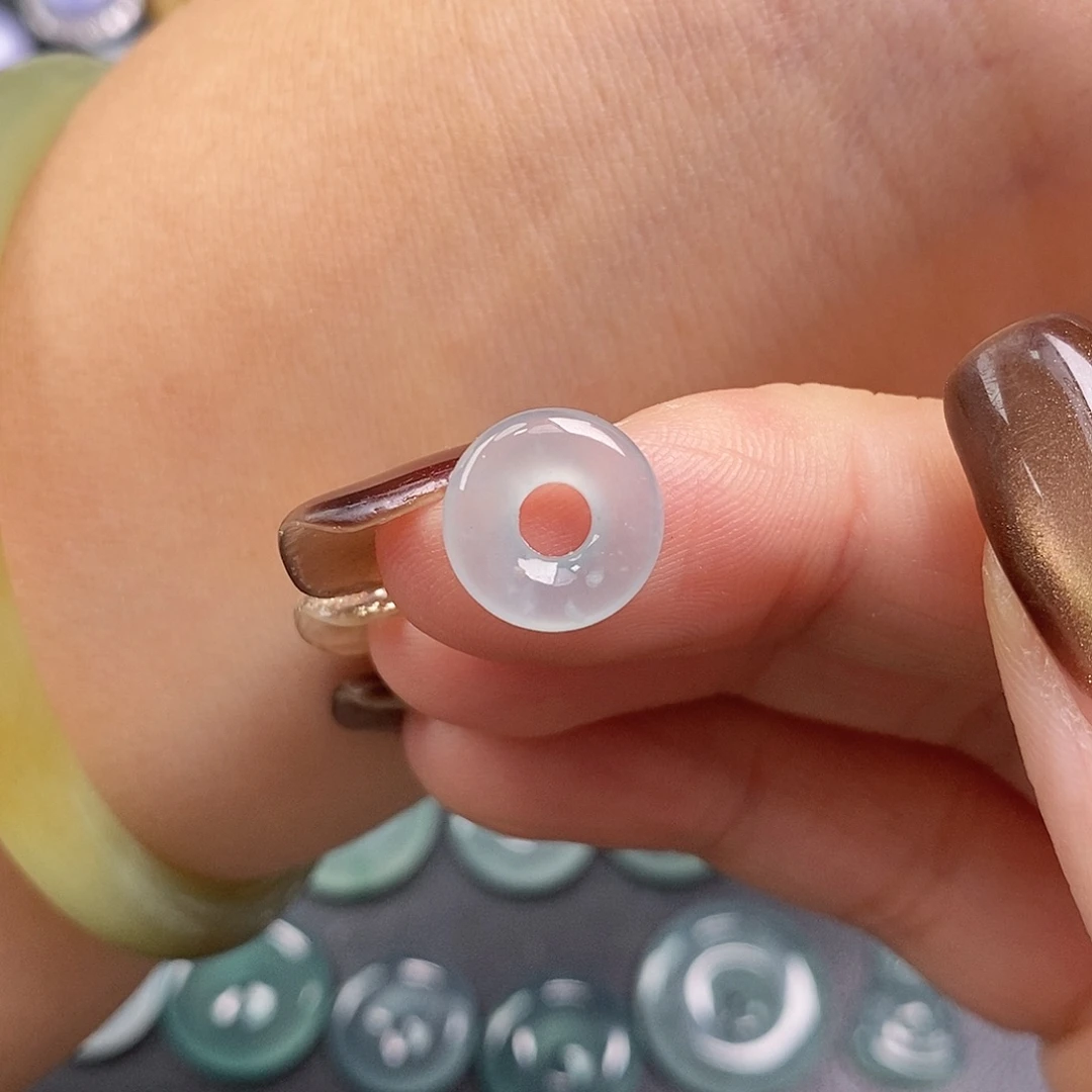 翡翠未镶嵌颈饰甜甜圈