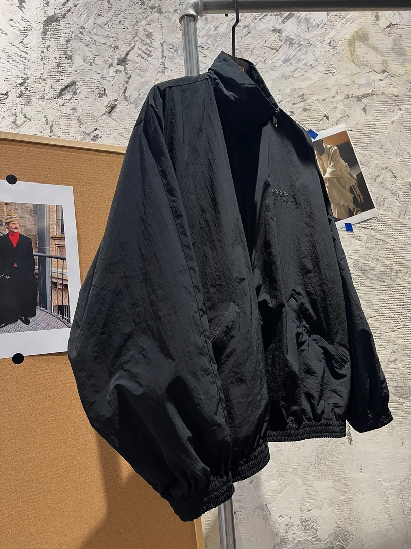 VIPstudio 【 25/秋 】 设计款巴家街潮高街立领廓形冲锋衣夹克