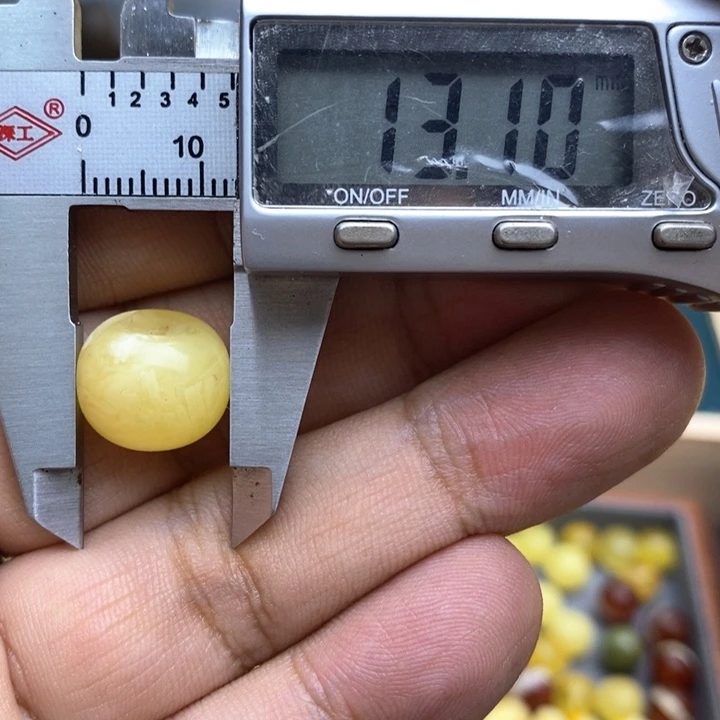 琥珀裸石未镶嵌53号13.3*10.2喇叭口瑕