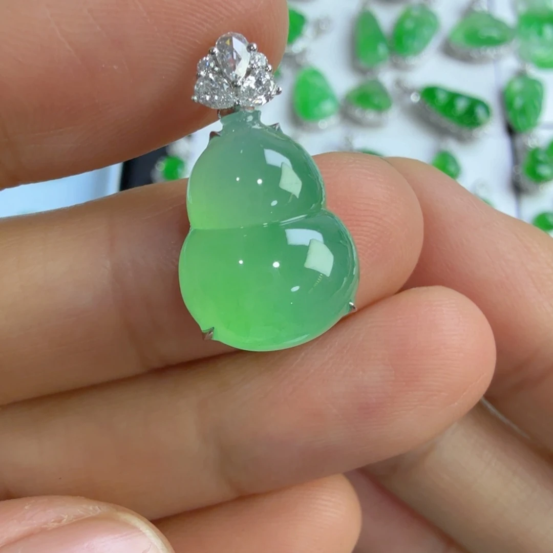 吊坠(不含链)18K金镶嵌翡翠葫芦