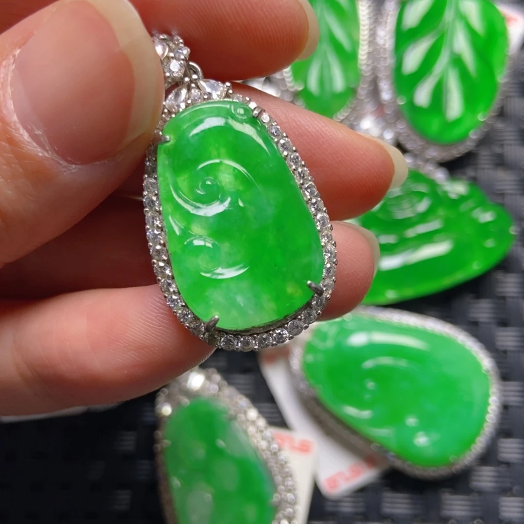 翡翠银S925镶嵌颈饰如意吊坠