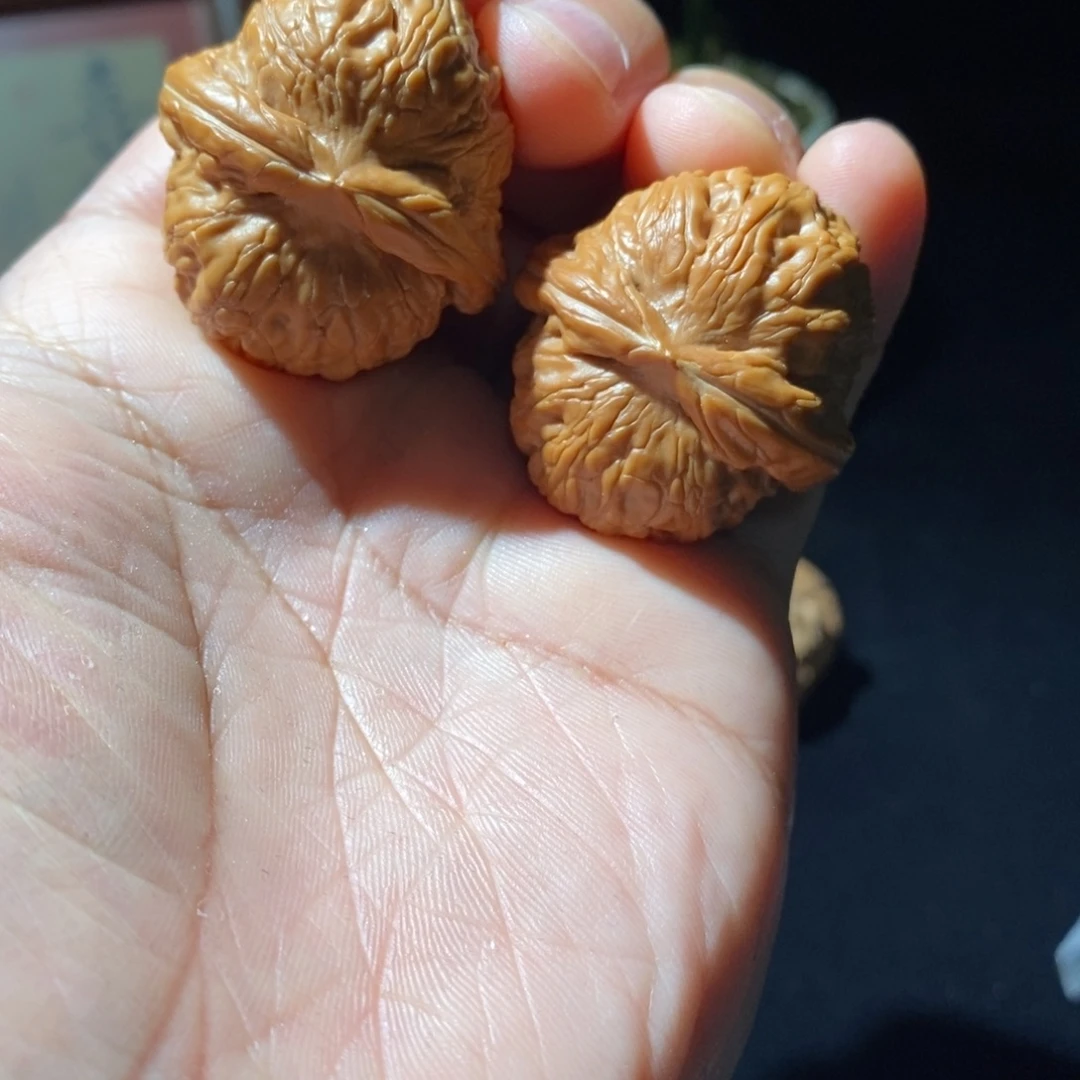 文玩核桃吊坠元宝