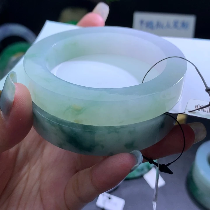 未镶嵌翡翠手镯定制翡翠