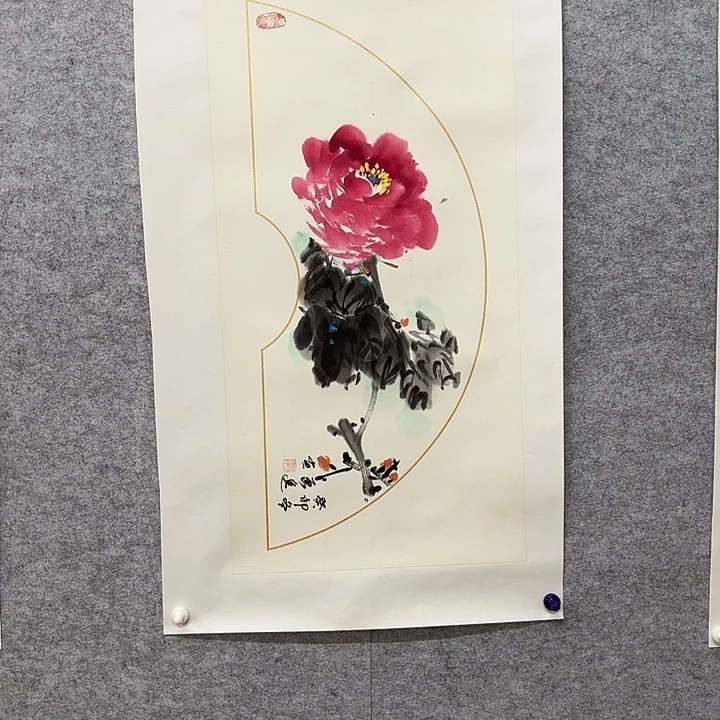 国画花鸟等图案为一体而得