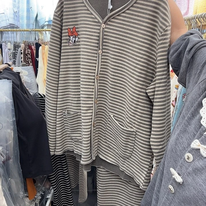 三醋酯纤维咖色大码条纹开衫