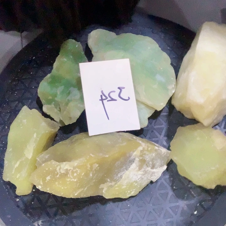 未镶嵌蛇纹石玉1岫玉