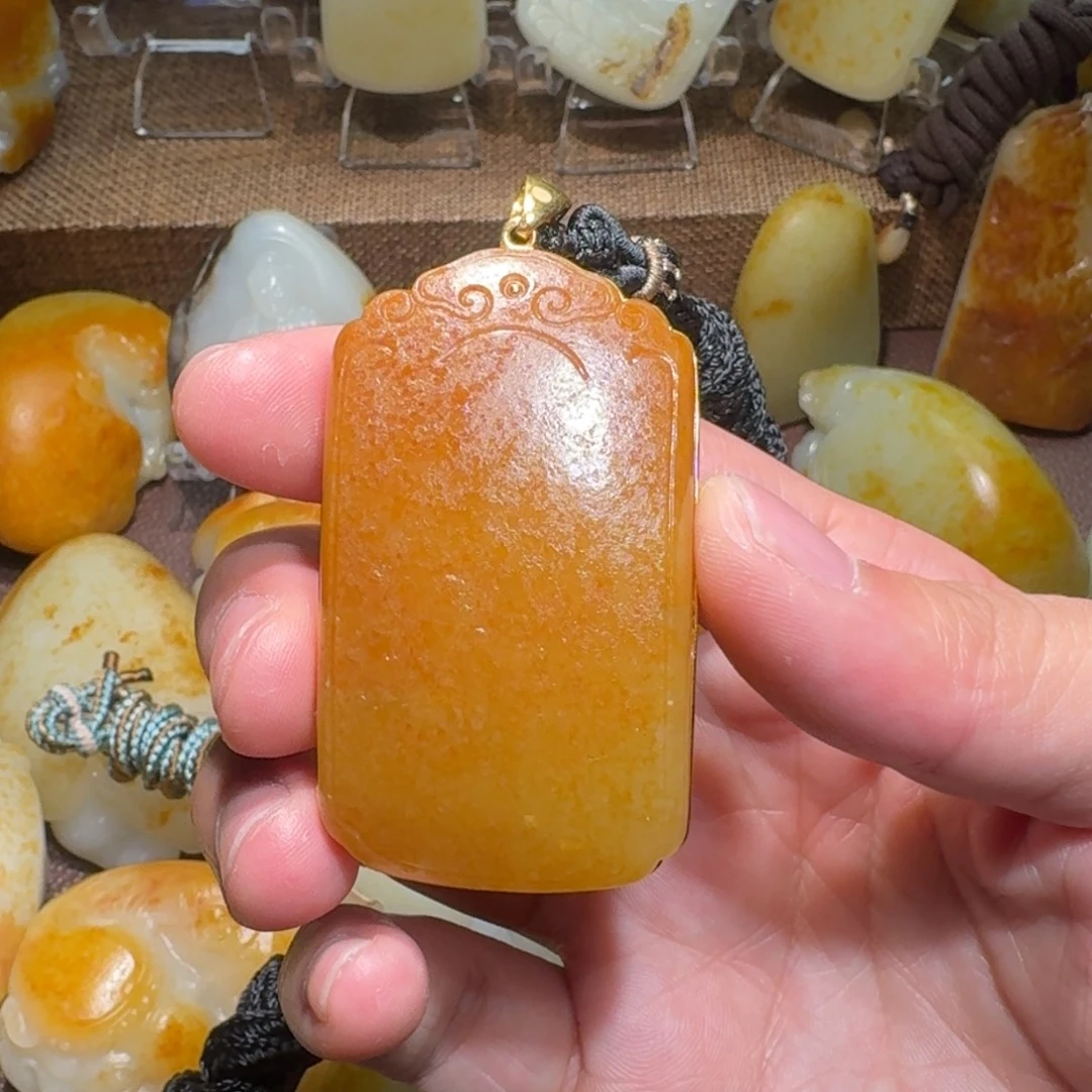 和田玉18K金镶嵌挂件