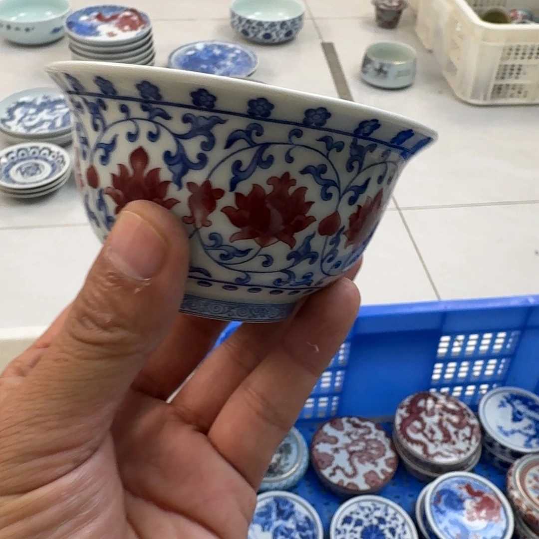 杯釉里红缠枝莲大压手