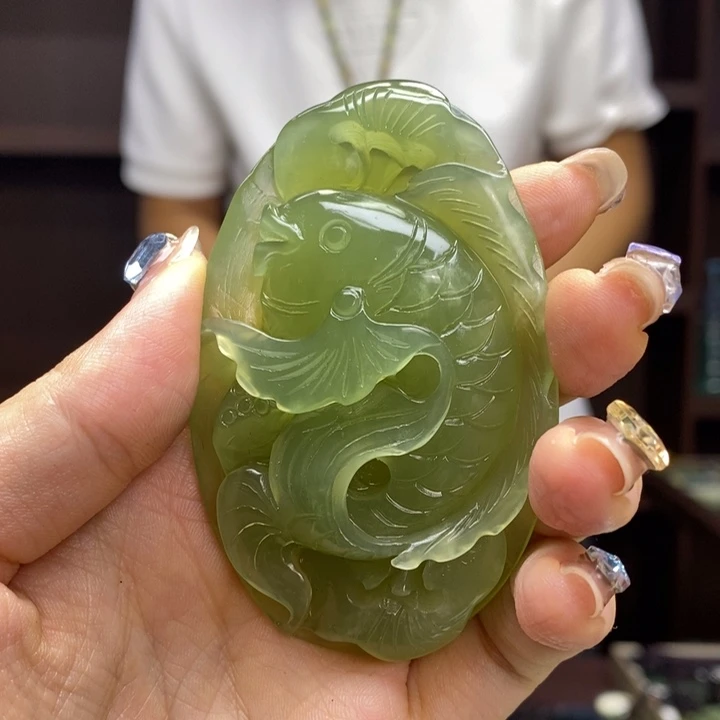 忠***靠蛇纹石玉未镶嵌颈饰