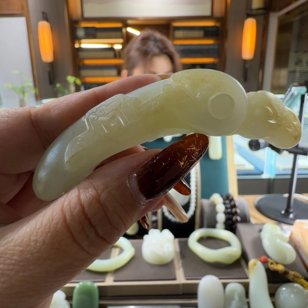 䮚***哥颈饰未镶嵌和田玉
