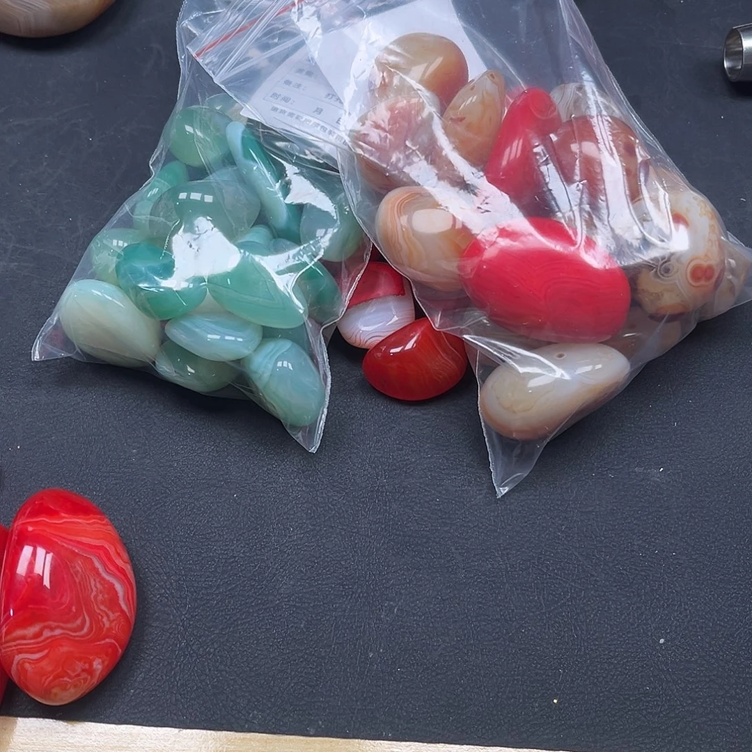 多***书玛瑙/玉髓未镶嵌珠宝奇石