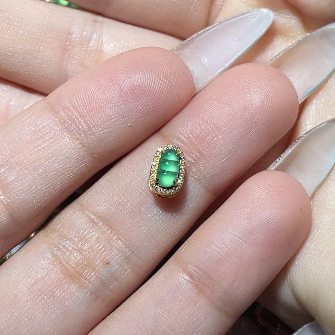 吊坠(不含链)18K金镶嵌翡翠女*?