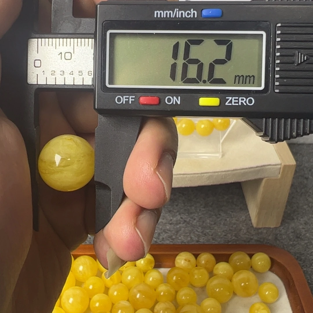 琥珀未镶嵌裸石微瑕051