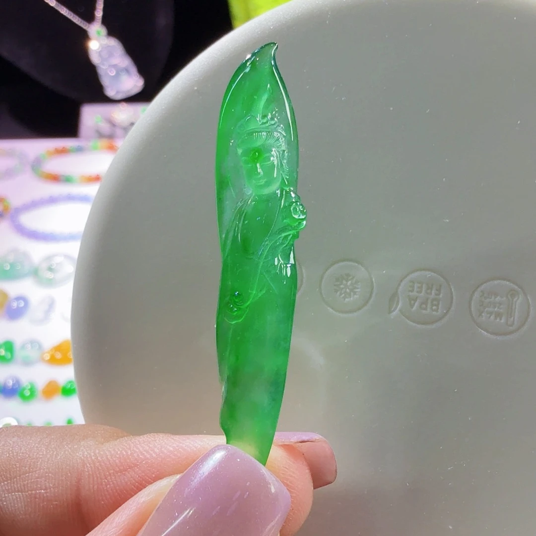 颈饰未镶嵌翡翠裸石