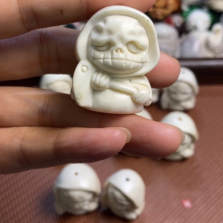 馒***熊配饰鹿角雕刻一个出