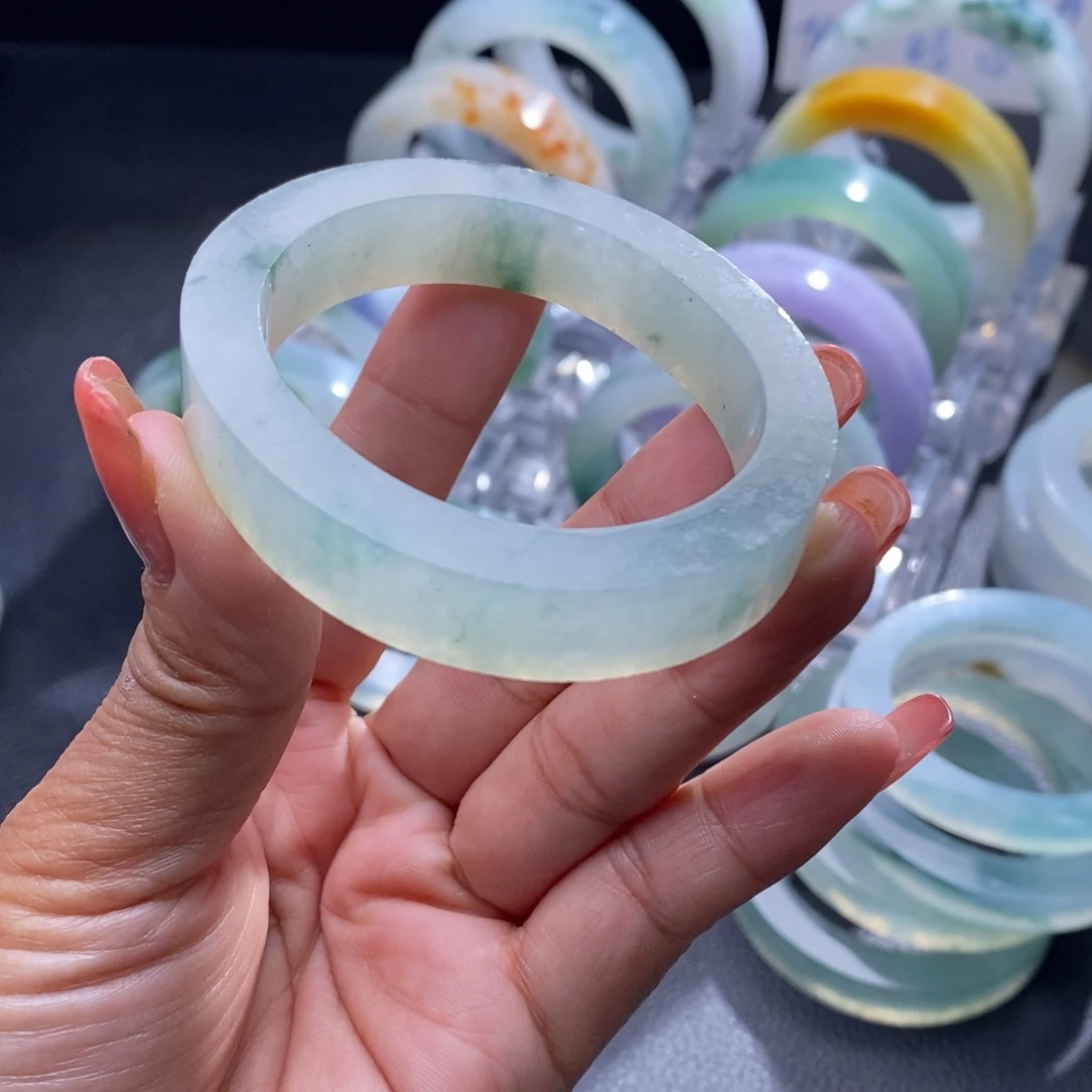 定制翡翠未镶嵌翡翠手镯