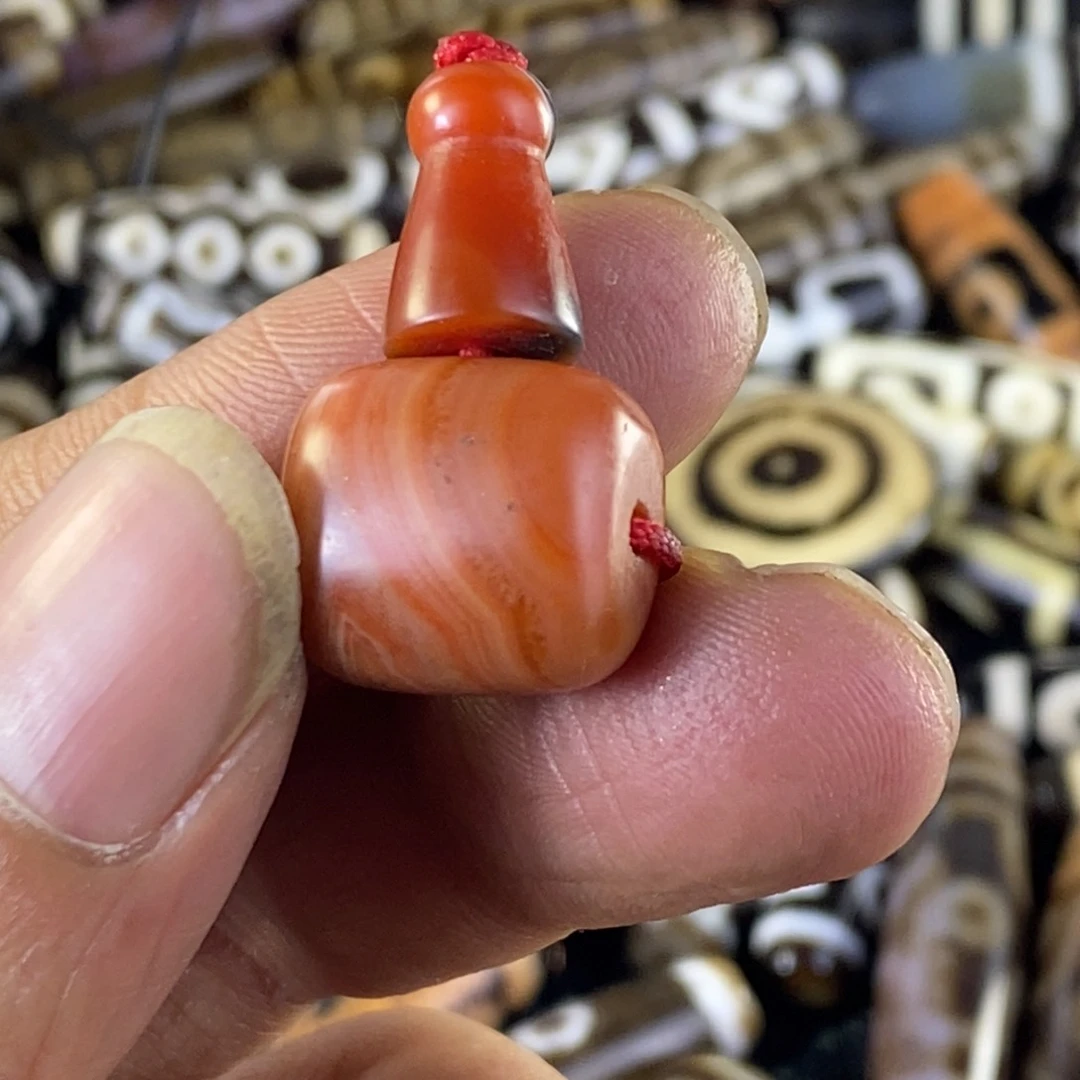 玛瑙/玉髓颈饰未镶嵌满朱砂缠丝三通