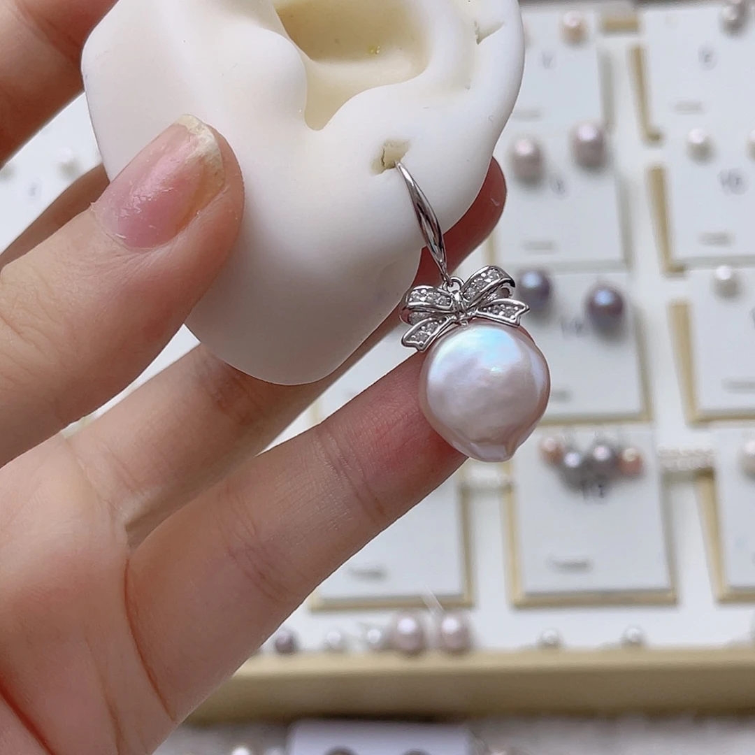 仙***金银S925镶嵌淡水珍珠耳饰