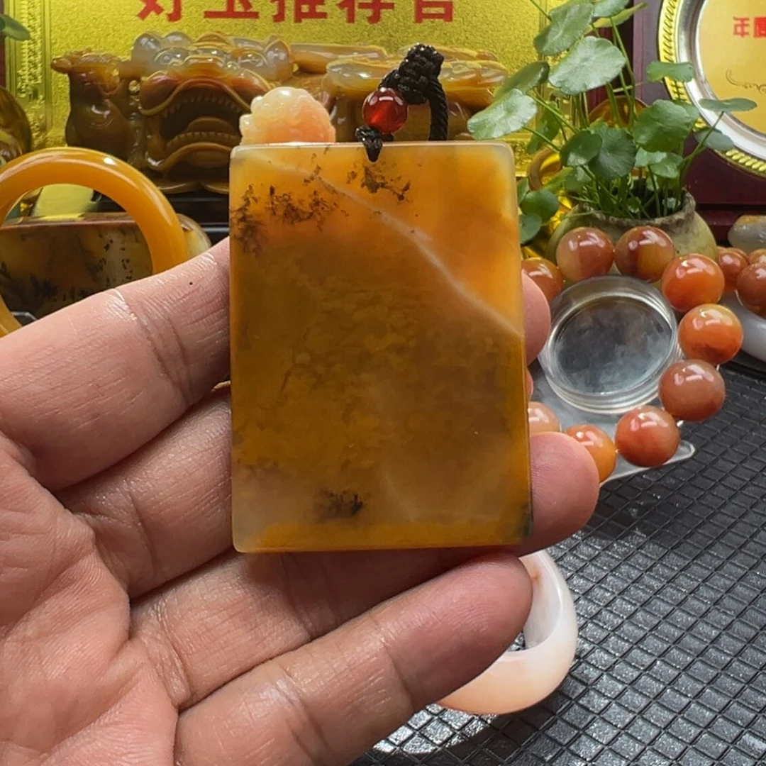 石英质玉未镶嵌颈饰