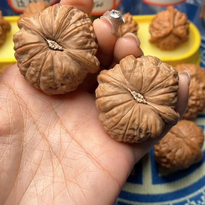 吊坠桃核白狮子43