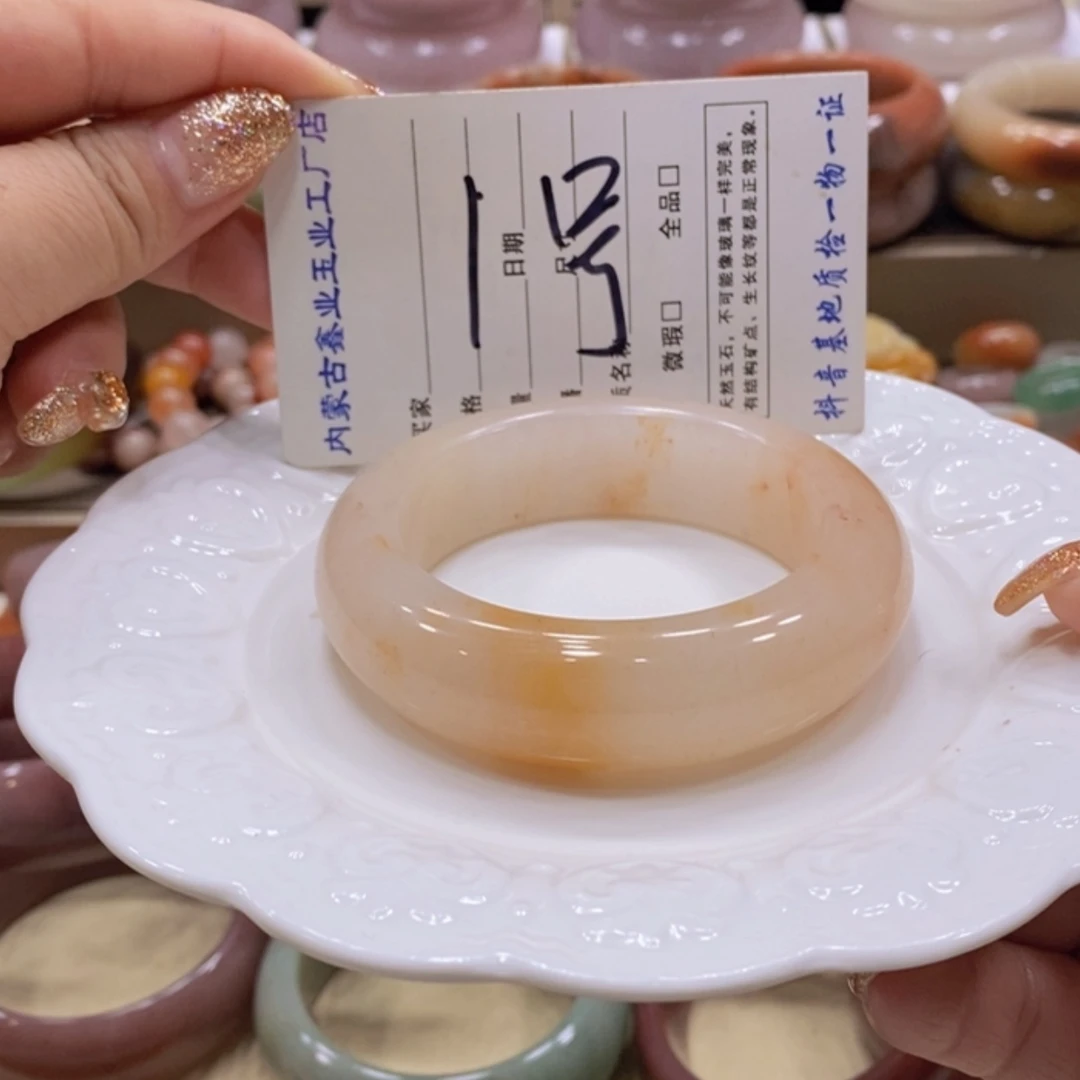 【闪购商品】未镶嵌手镯石英质玉