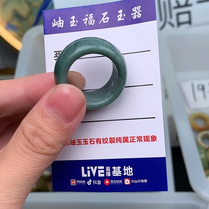 春***岸蛇纹石玉未镶嵌手镯