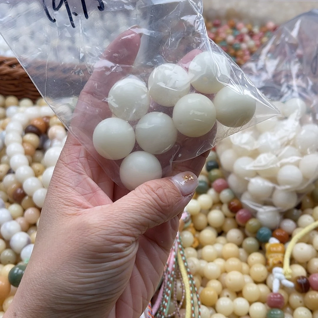 白玉菩提吊坠B/19mm/8颗微瑕