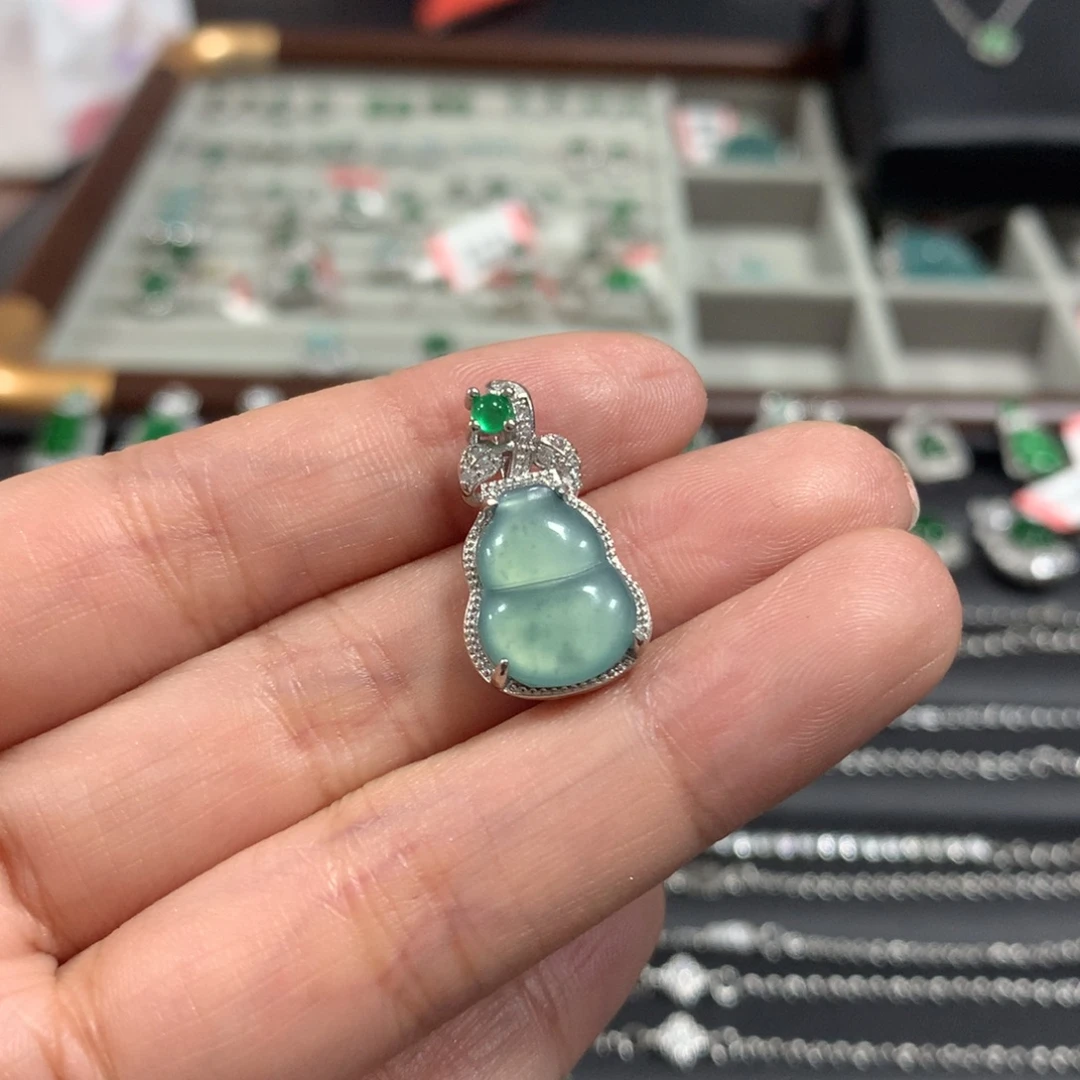 翡翠未镶嵌颈饰吊坠