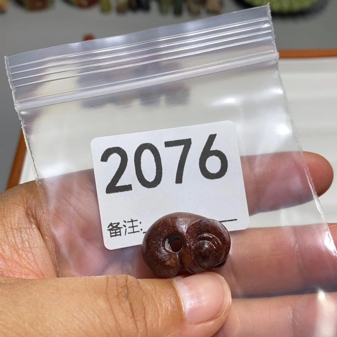 颈饰未镶嵌透闪石质玉回**涯