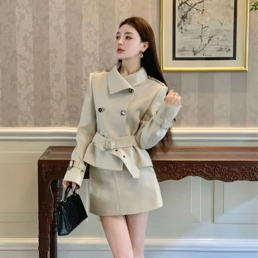 2025秋季新款英伦假日风时尚套装女气质卡其色风衣外套半裙两件套