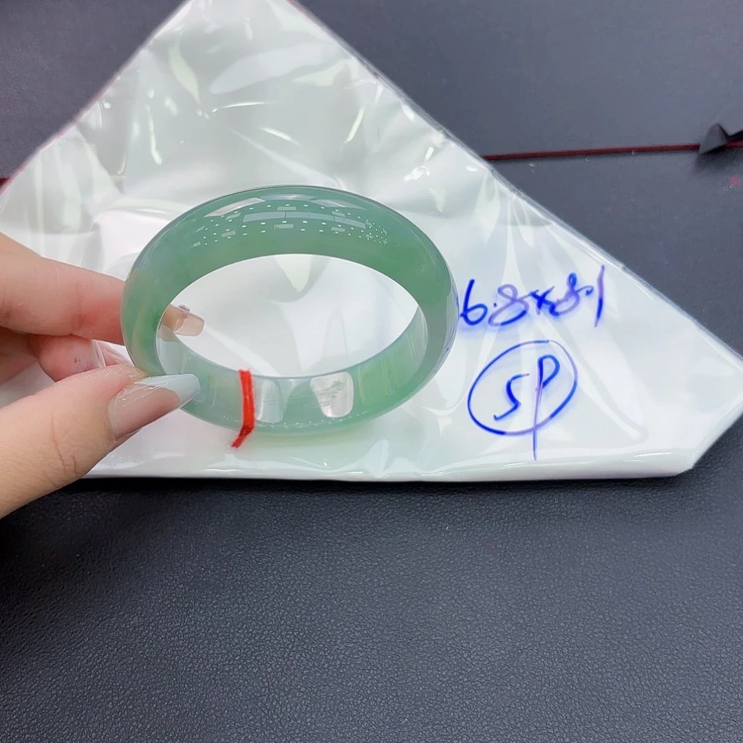 翡翠手镯未镶嵌手镯