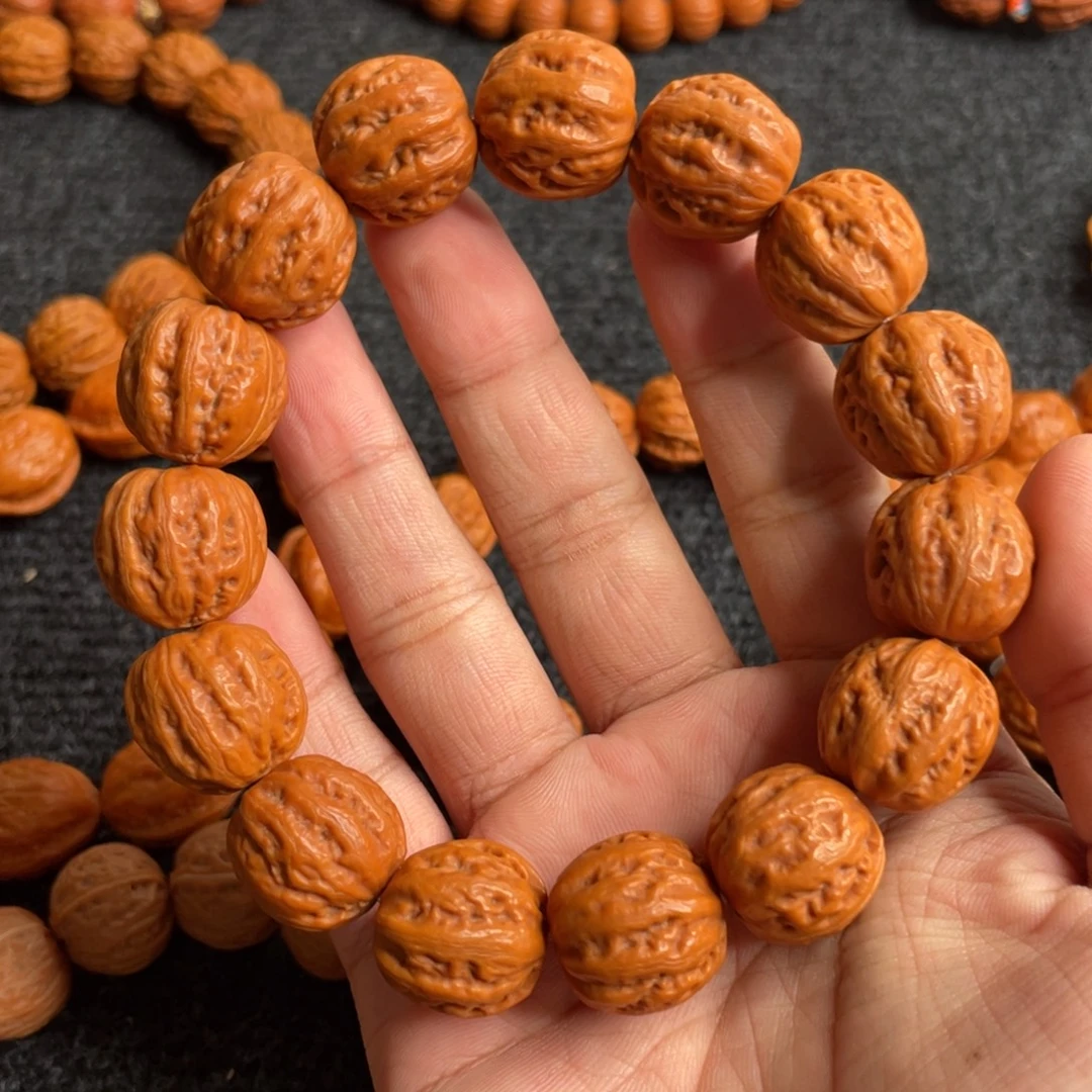 。***财手串文玩核桃肉筋八棱