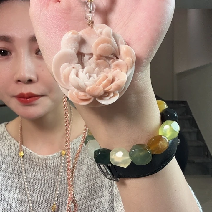 ****爱蛇纹石玉未镶嵌颈饰