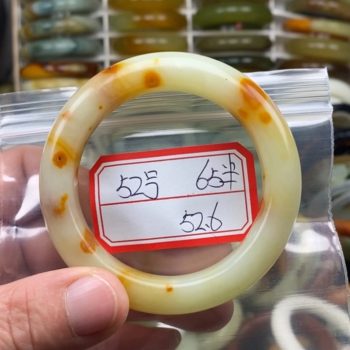未镶嵌蛇纹石玉手绳是***呀