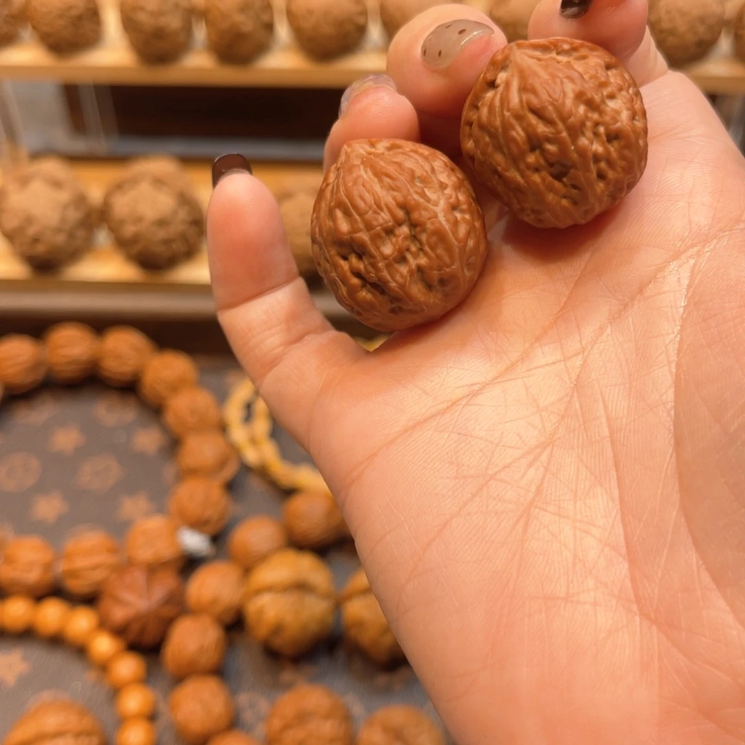 文玩核桃把件红宝石