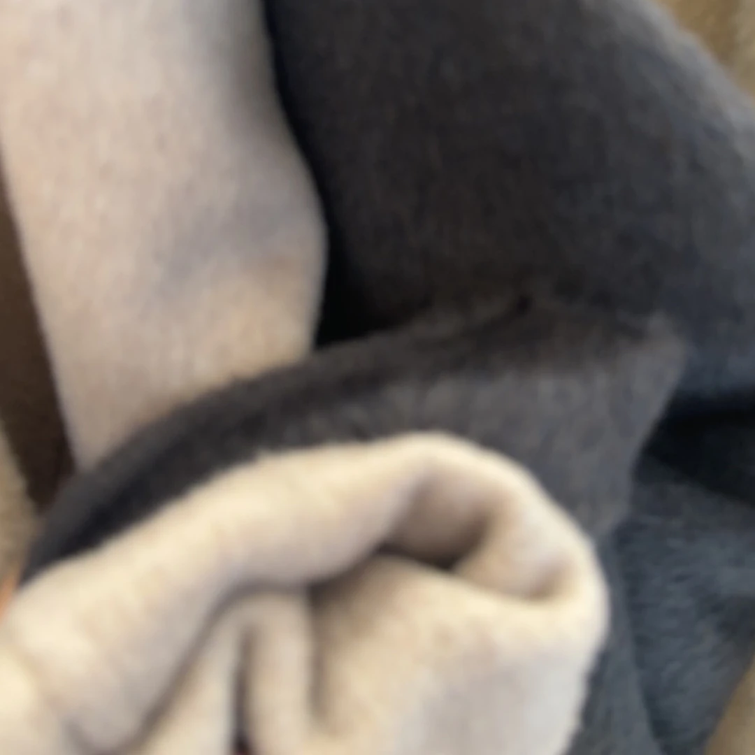 Z8带围巾长款大衣