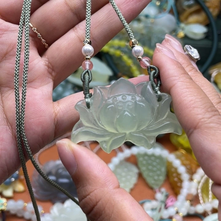 蛇纹石玉未镶嵌吊坠