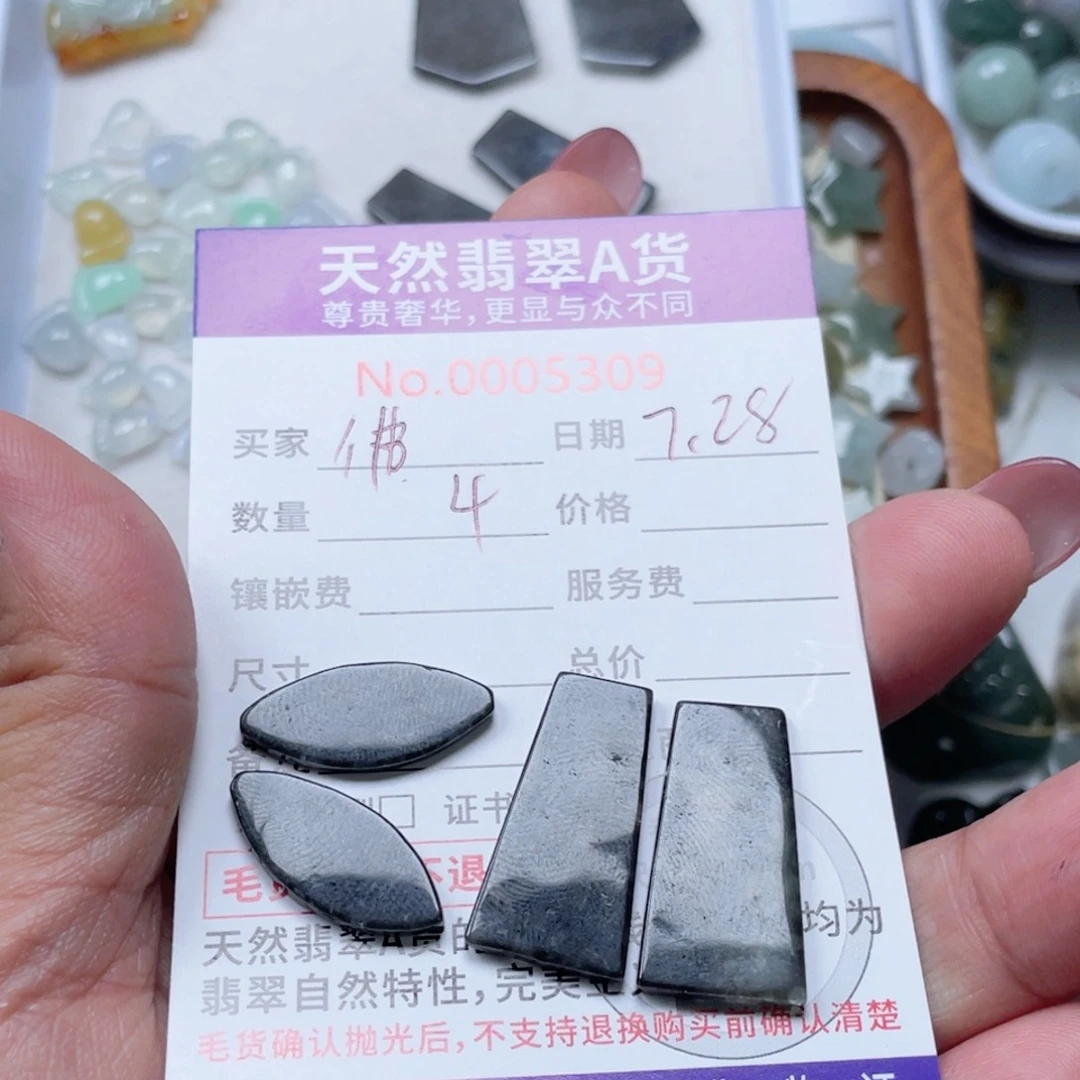 翡翠未镶嵌颈饰佛****主