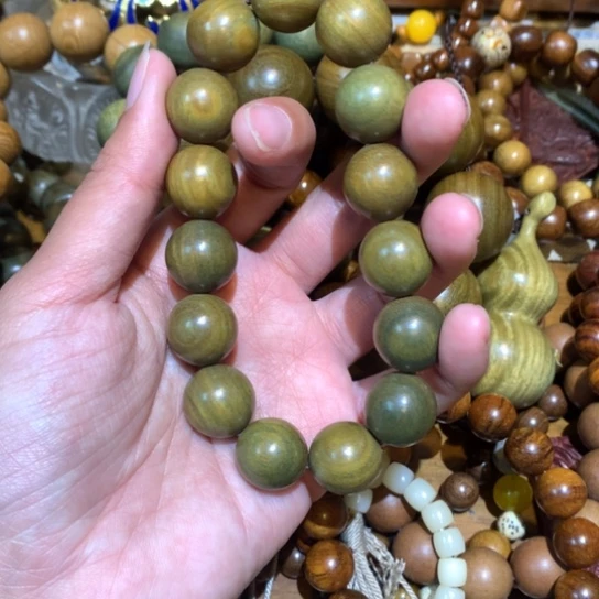 维腊木（绿檀）金****n绿檀1.5手持19颗