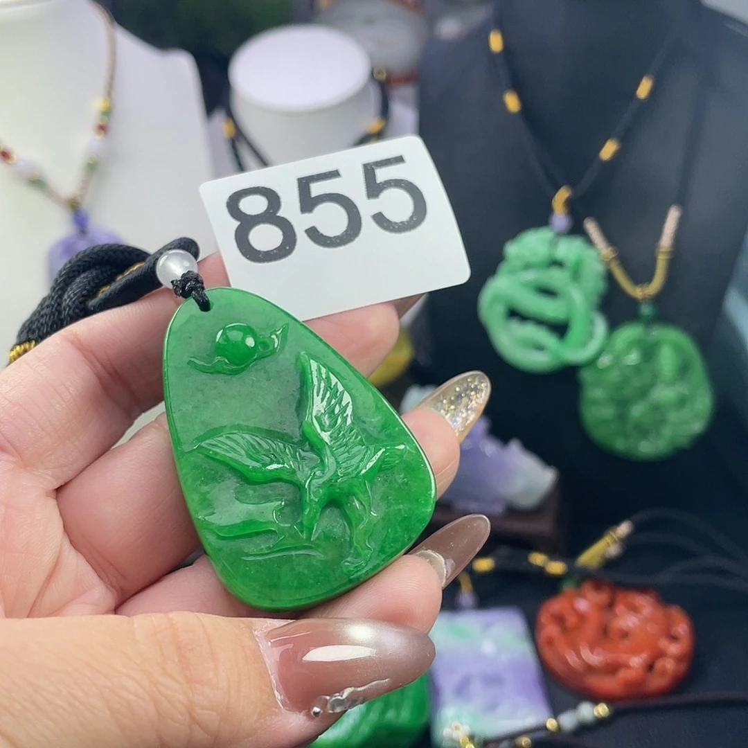 翡翠未镶嵌吊坠(赠链)