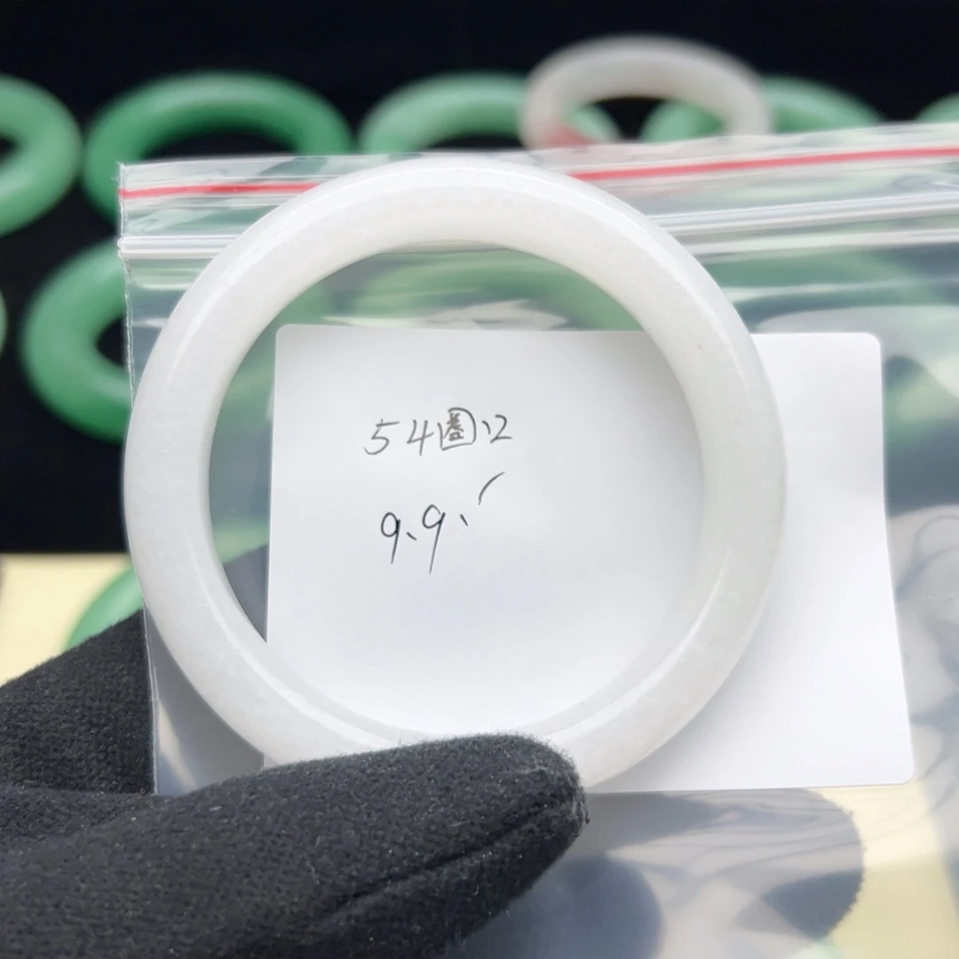 石英岩玉未镶嵌手镯