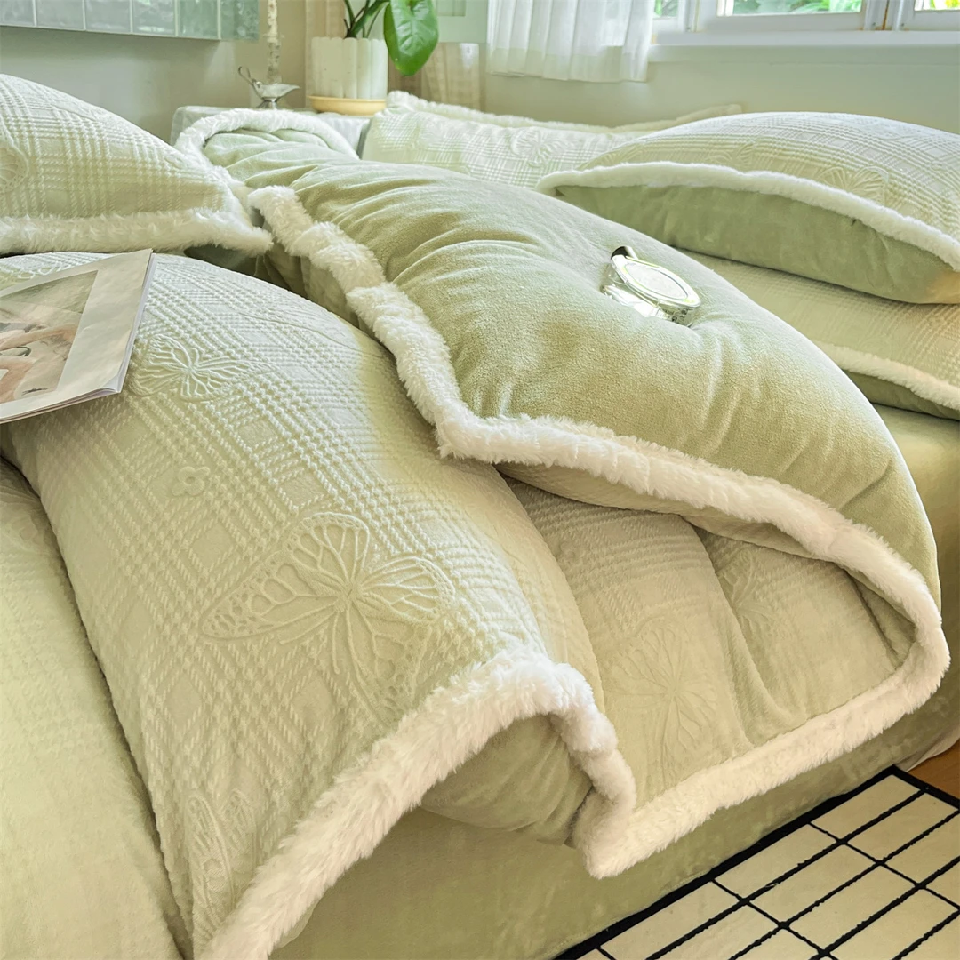 2025款A类高克重雕花牛奶绒四件套加厚纯色加绒包边雕花绒三件套