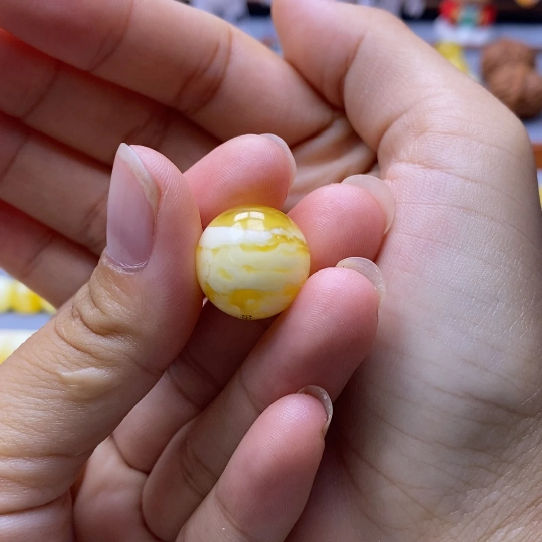 小***子琥珀未镶嵌珠宝奇石