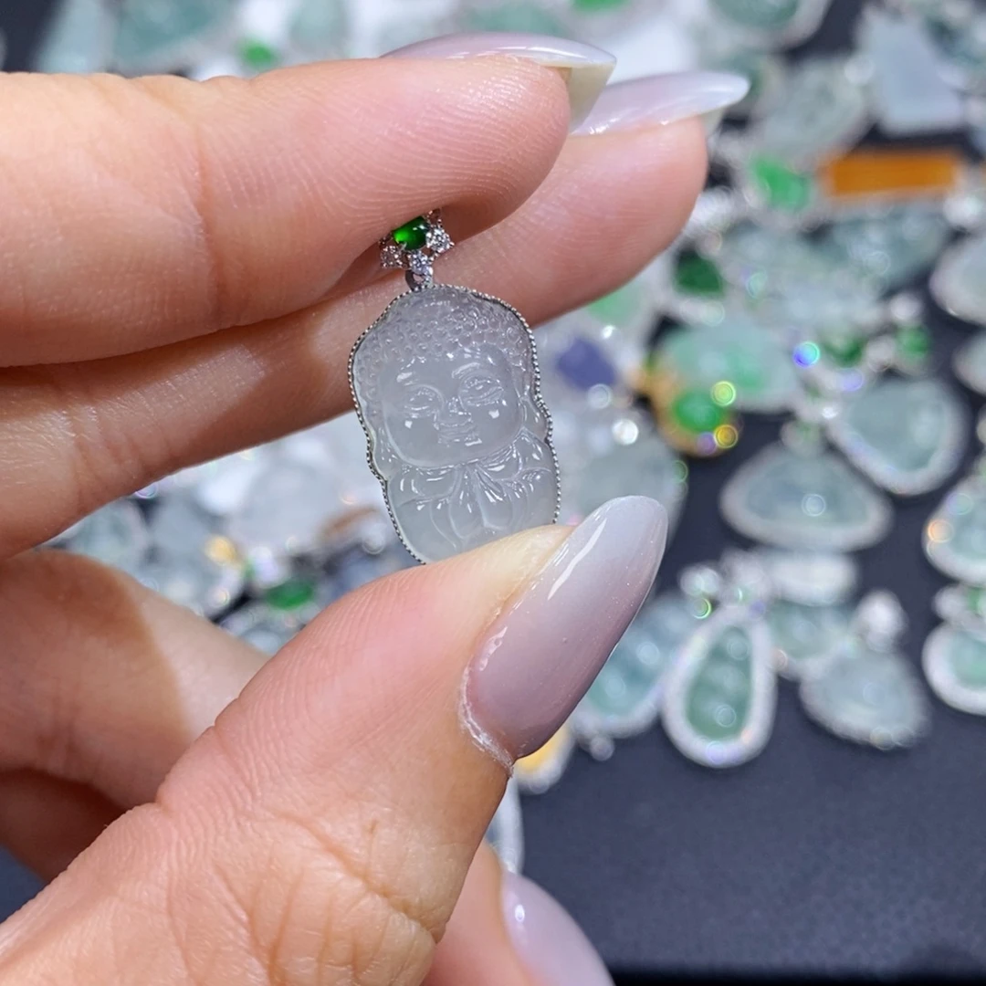 颈饰18K金镶嵌翡翠