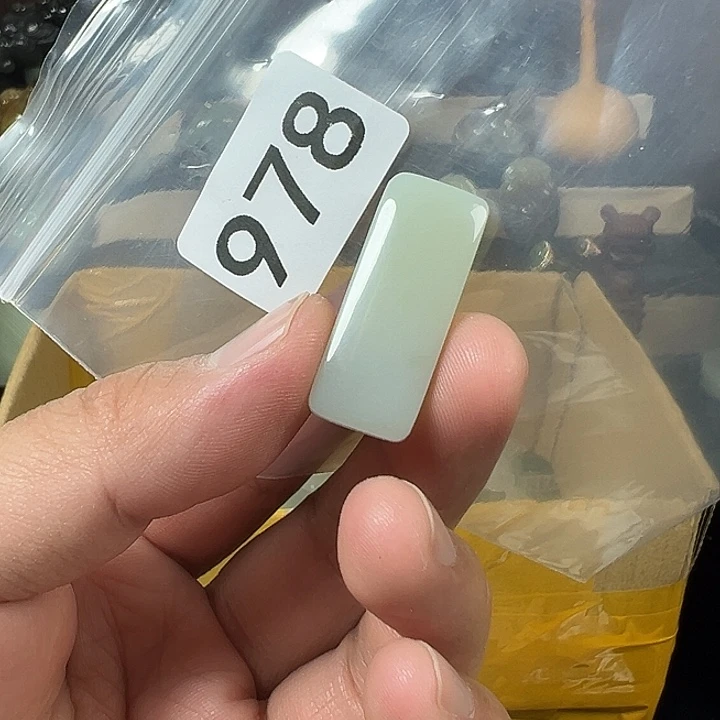 辽***行和田玉未镶嵌颈饰