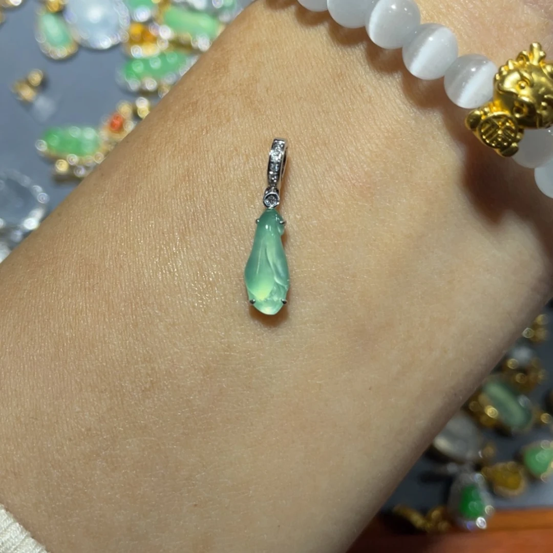 【闪购商品】翡翠吊坠(不含链)18K金镶嵌