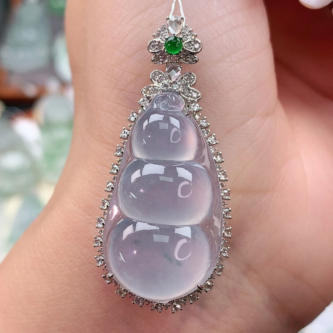 颈饰18K金镶嵌翡翠豆子