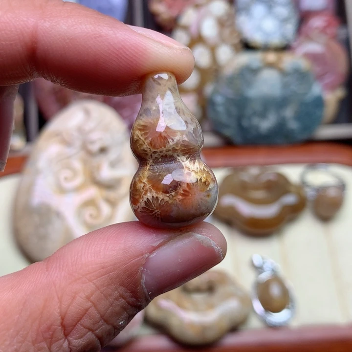 硅化珊瑚（珊瑚玉）颈饰未镶嵌