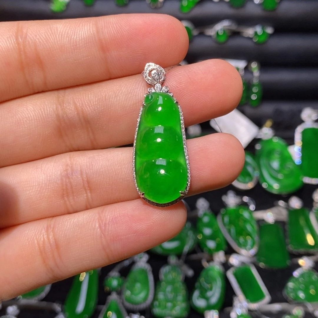 颈饰18K金镶嵌翡翠天然翡翠