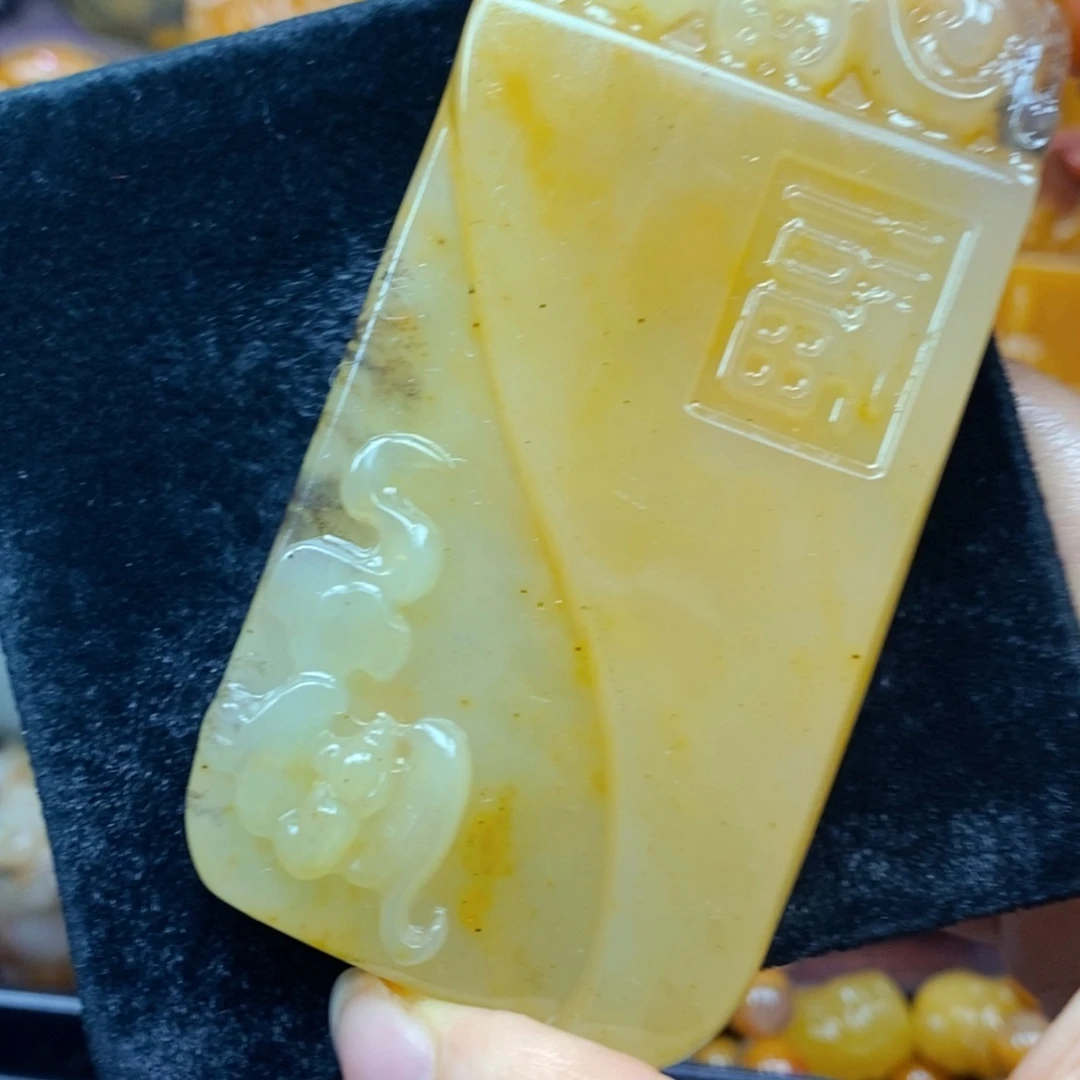 未镶嵌石英质玉（黄龙玉）颈饰